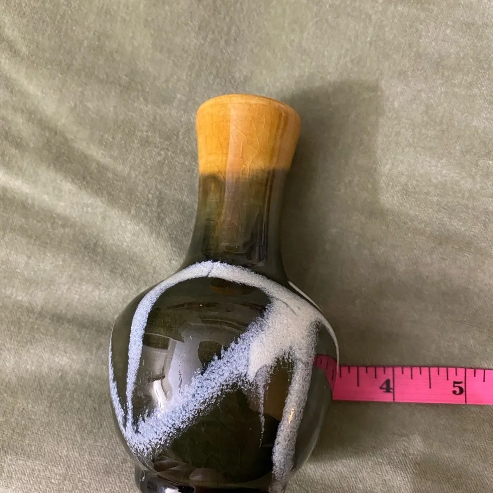 Handcrafted Ceramic Vase with Earthy Tones. UBV